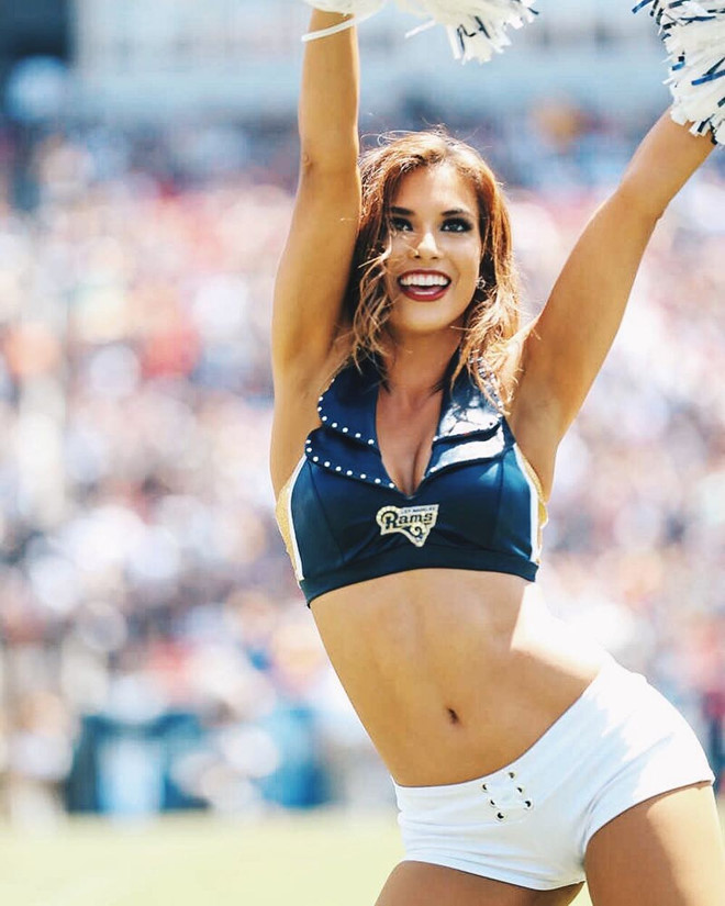 4 hoạt náo viên xinh đẹp, gợi cảm lấn sân thành công sang showbiz