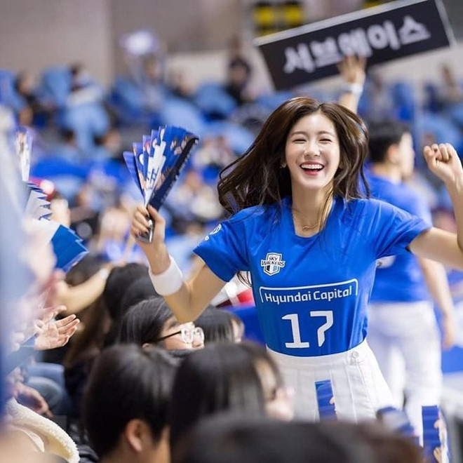 4 hoạt náo viên xinh đẹp, gợi cảm lấn sân thành công sang showbiz