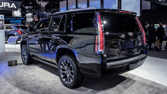 Cadillac Escalade thêm bản Sport giá rẻ nhất 85.000 USD