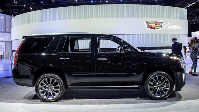 Cadillac Escalade thêm bản Sport giá rẻ nhất 85.000 USD