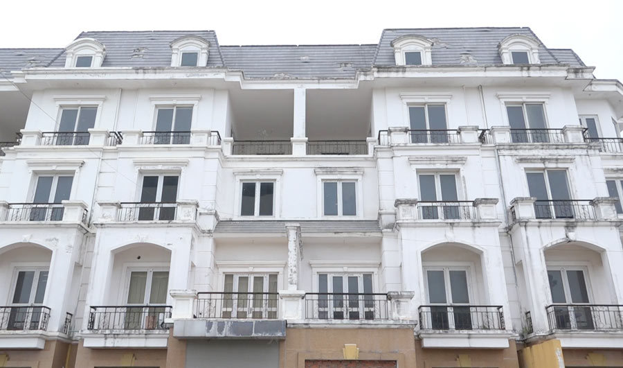 Biệt thự Pháp 10 năm hoang lạnh giữa Thủ đô: Bí ẩn ông chủ đại gia