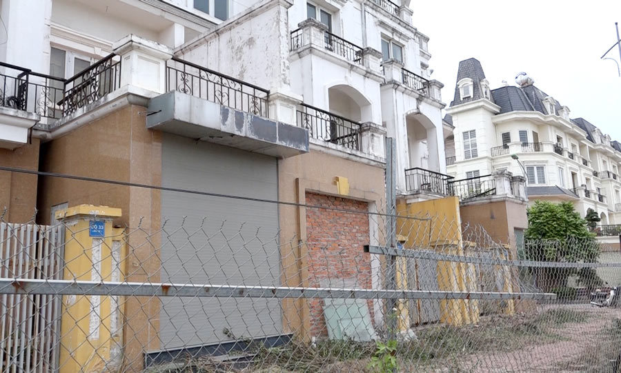 Biệt thự Pháp 10 năm hoang lạnh giữa Thủ đô: Bí ẩn ông chủ đại gia