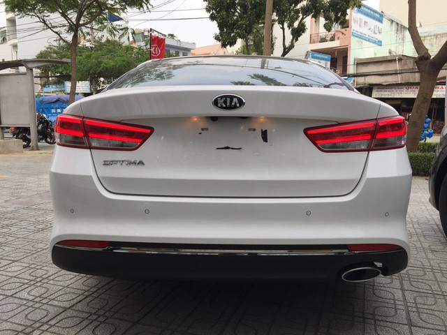 Kia Optima giảm giá gần 40 triệu đồng tại đại lý: Cạnh tranh Toyota Camry bằng giá hạng C