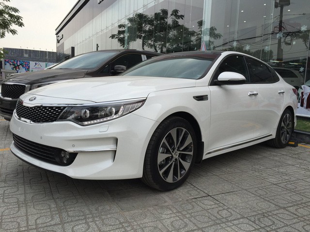 Kia Optima giảm giá gần 40 triệu đồng tại đại lý: Cạnh tranh Toyota Camry bằng giá hạng C