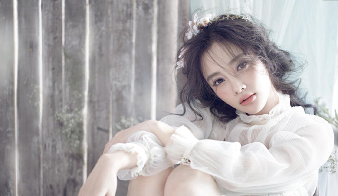 Lý Tiểu Lộ ẩn thân giữa thị phi ngoại tình với hai sao nam trẻ