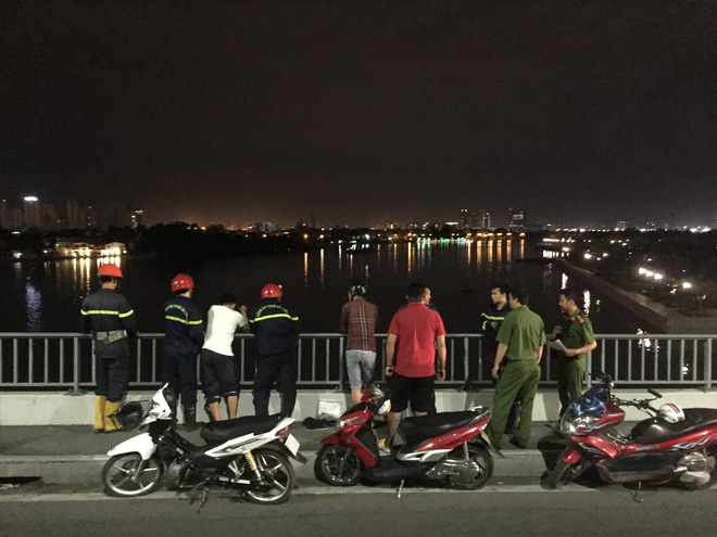 Nam thanh niên bỏ lại thư tuyệt mệnh nhảy cầu Sài Gòn tự tử