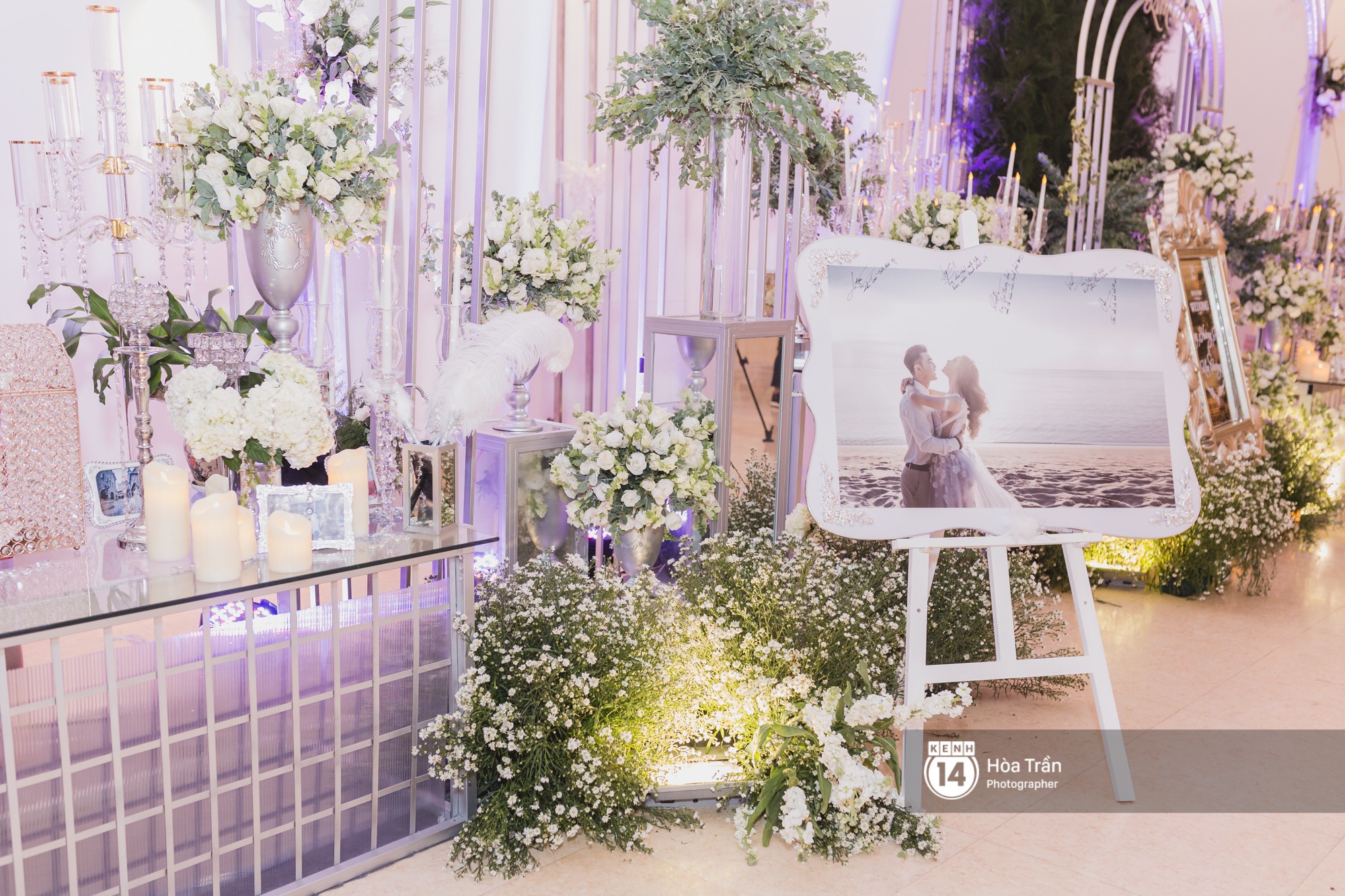 Không gian đám cưới sang trọng, ngập tràn sắc hoa của Ưng Hoàng Phúc và Kim Cương