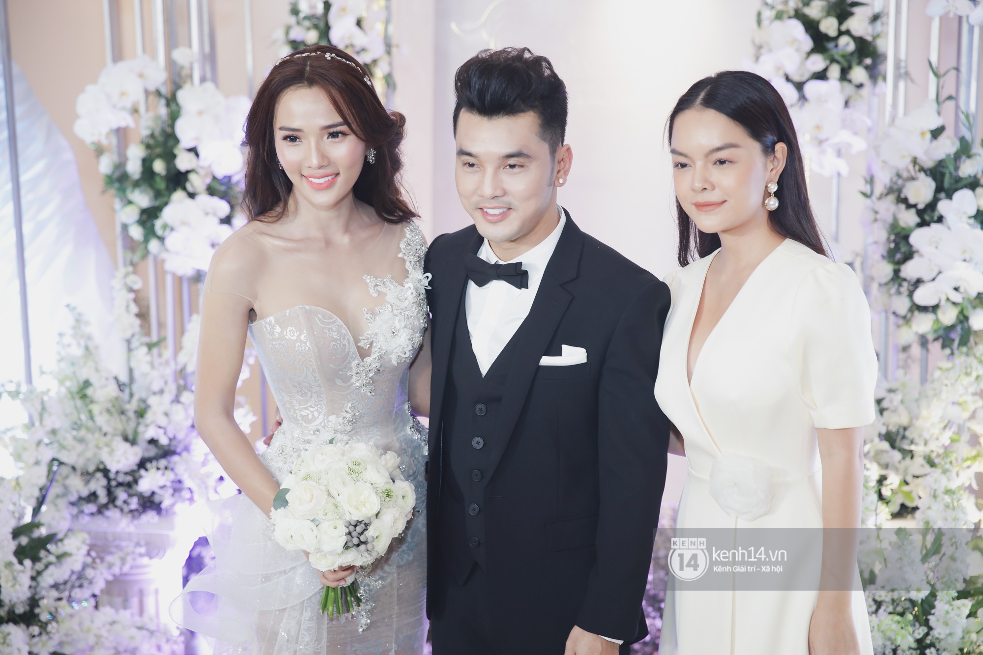 Nam Em và Quế Vân diện đồ đôi, cùng dàn sao Việt tề tựu tại đám cưới Ưng Hoàng Phúc