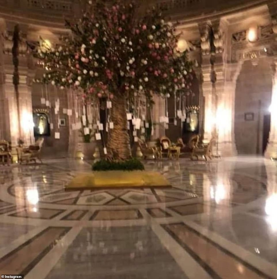 Loạt ảnh chuẩn bị cho đám cưới thế kỷ rình rang nhất 2018 của Nick Jonas và Hoa hậu Thế giới