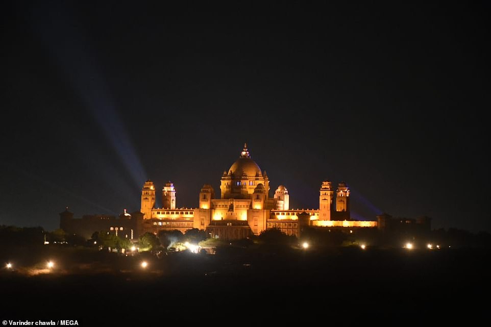 Loạt ảnh chuẩn bị cho đám cưới thế kỷ rình rang nhất 2018 của Nick Jonas và Hoa hậu Thế giới