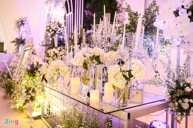 Ưng Hoàng Phúc và Kim Cương hôn nhau ngọt ngào tại lễ cưới