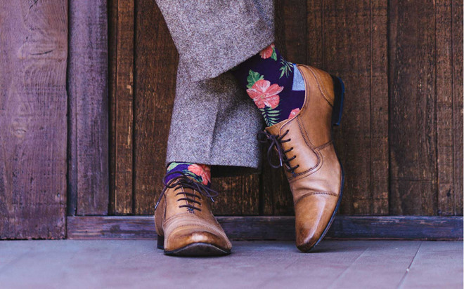 Vì sao đàn ông không nên mang tất trắng?