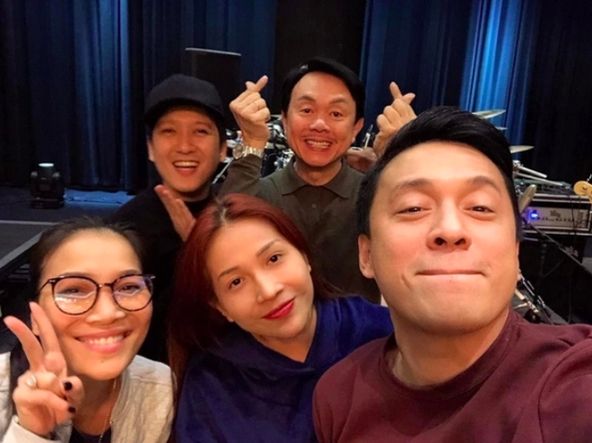 Phản ứng của Trường Giang khi bị khán giả kéo ngã sõng soài, sờ soạng trên sân khấu tại Mỹ