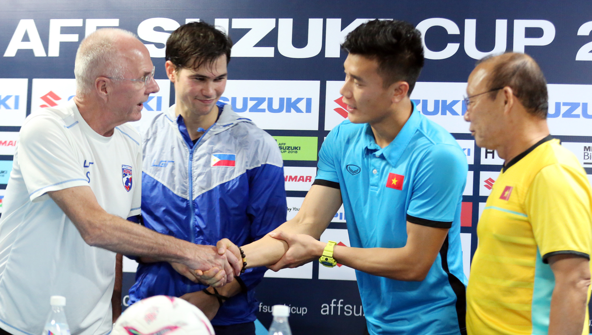 Sven Eriksson nán lại, chờ bắt tay HLV Park Hang-seo