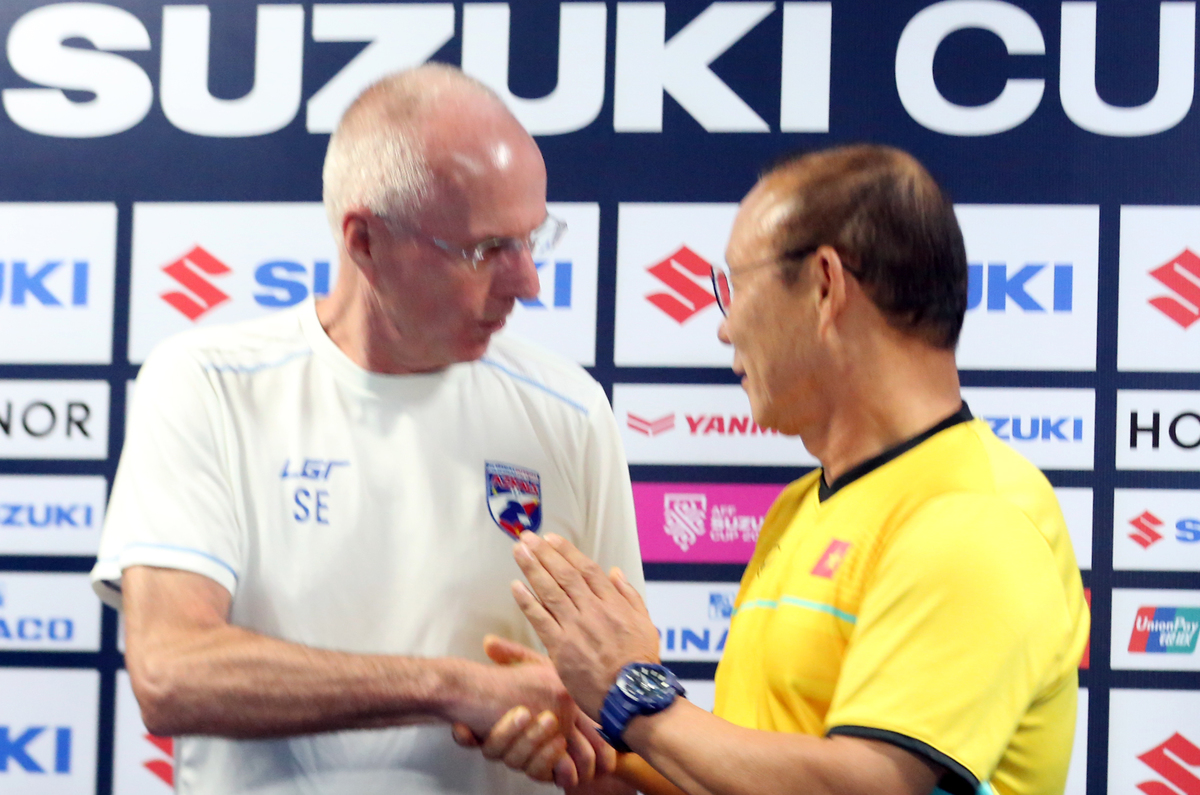 Sven Eriksson nán lại, chờ bắt tay HLV Park Hang-seo