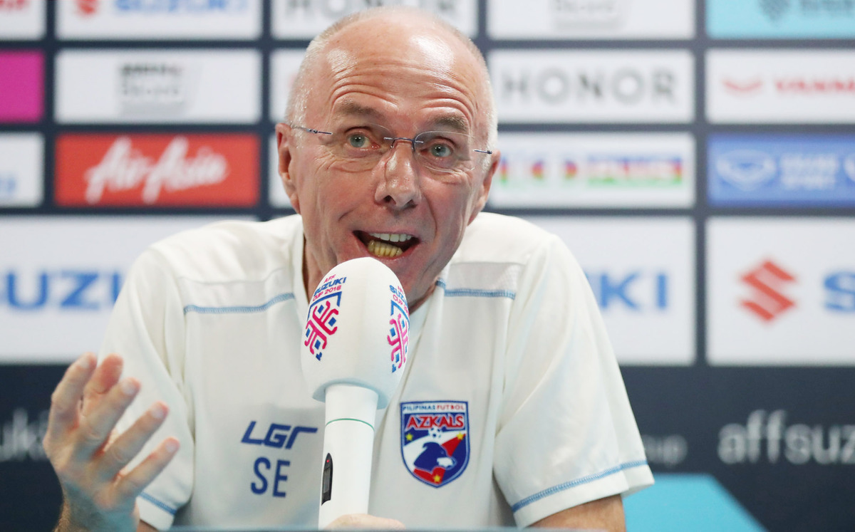 Sven Eriksson nán lại, chờ bắt tay HLV Park Hang-seo