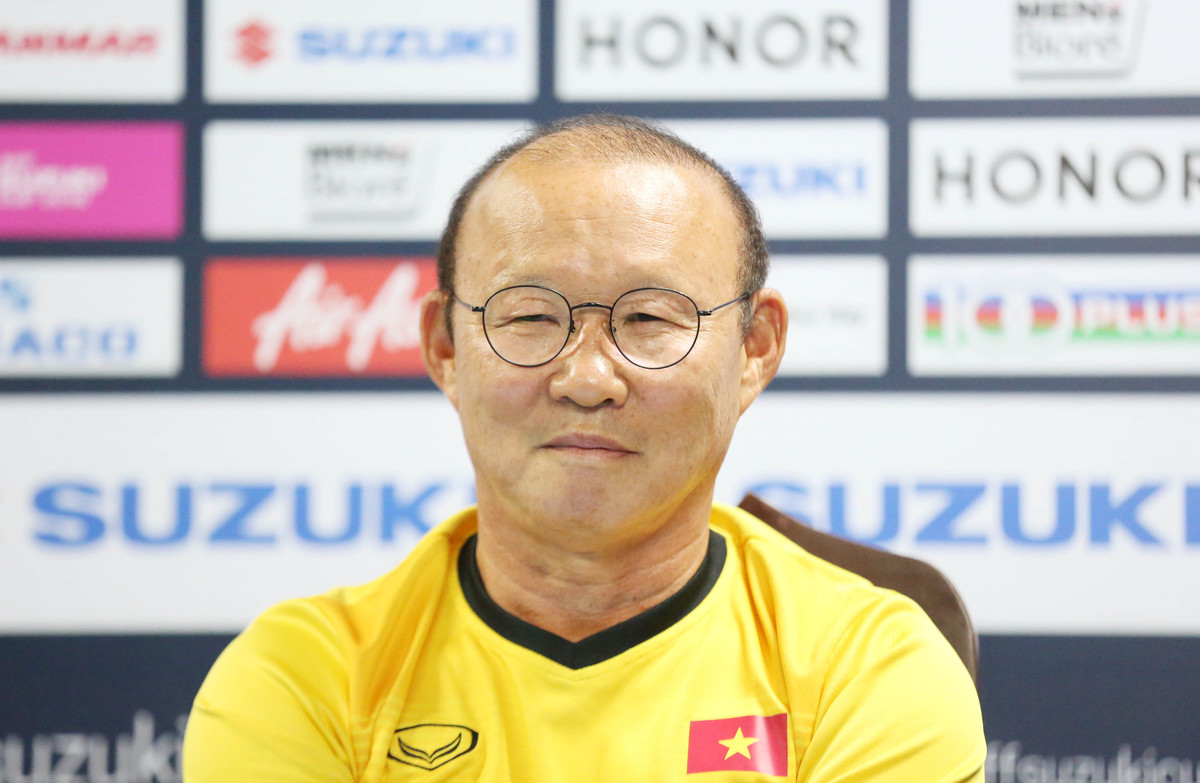 Sven Eriksson nán lại, chờ bắt tay HLV Park Hang-seo