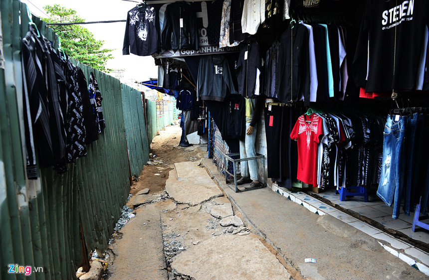 Cuối năm, lô cốt lại mọc lên khắp đường Sài Gòn