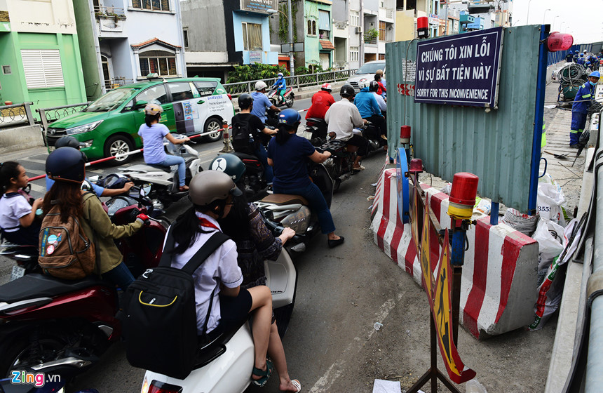 Cuối năm, lô cốt lại mọc lên khắp đường Sài Gòn