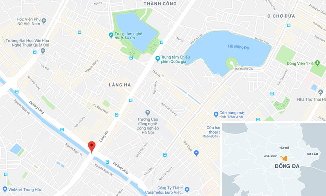 Tài xế mất tích sau khi tông gãy trụ đèn cầu vượt ở Hà Nội