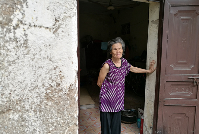 Nỗi đau cùng cực của mẹ già nhìn 10 người con lần lượt phát bệnh điên dại