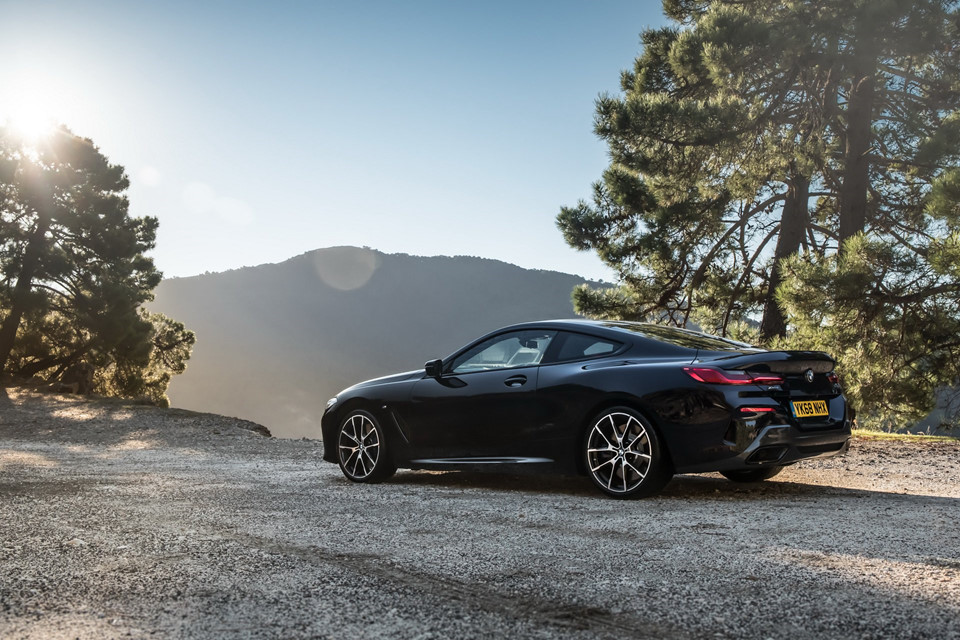BMW 8-Series Coupe 2019 ra mắt tại Anh, giá gần 100.000 USD