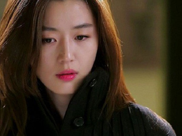 Đôi tất sạch cất gọn gàng trong ngăn tủ đã tố cáo dấu hiệu mờ ám của chồng