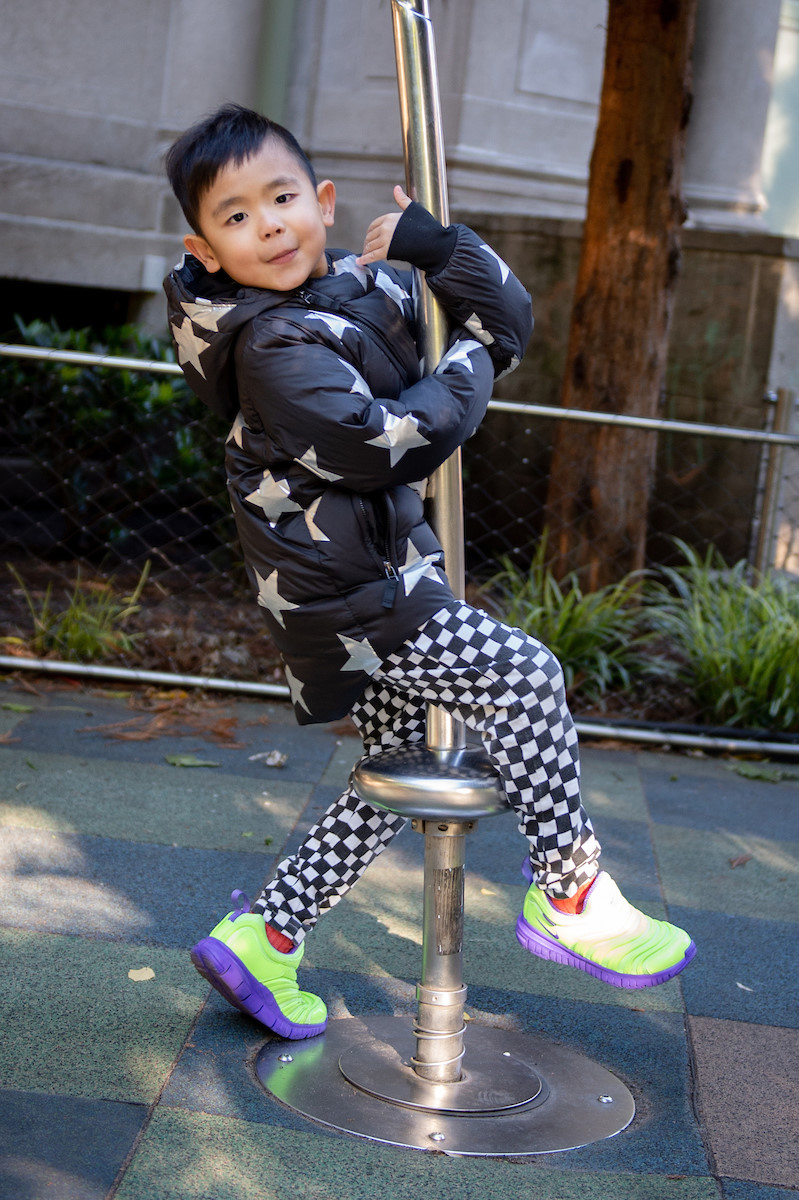 Hội cool kids 10X Mỹ: Sành điệu nhưng không khoe hàng hiệu phản cảm