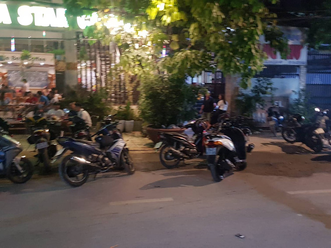 Giây phút nhóm thanh niên cầm súng khống chế cả gia đình cướp hơn 2 tỷ ở Sài Gòn