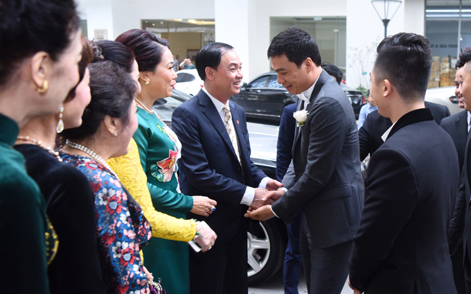 Chồng đại gia hơn 16 tuổi rước Thanh Tú bằng dàn siêu xe gần 60 tỷ