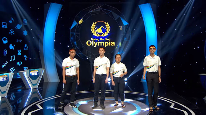 Nam sinh ngồi xụp xuống bật khóc khi thi quý ‘Đường lên đỉnh Olympia