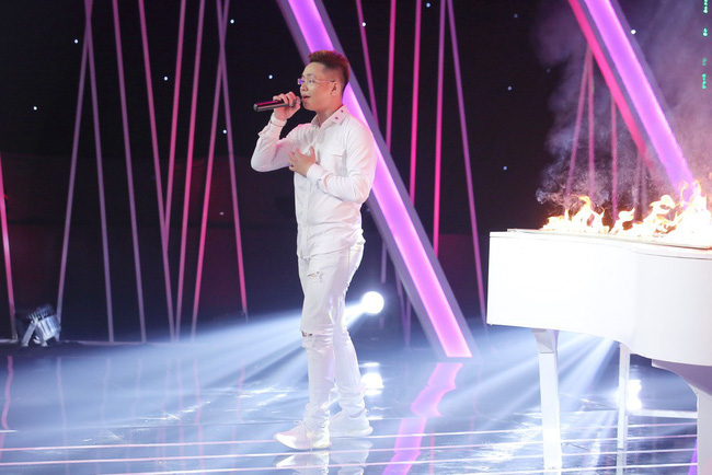 Chàng trai hát hay lịm tim ở Người ấy là ai? hóa ra là người từng bị Tuấn Hưng mắng té tát trên sóng trực tiếp