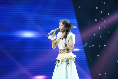 Giọng hát Việt nhí: Bảo Anh bật khóc vì mini show “Sơn Tinh Thủy Tinh“