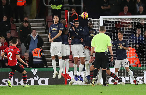 Man Utd bị chia điểm dù Lukaku ghi bàn trở lại