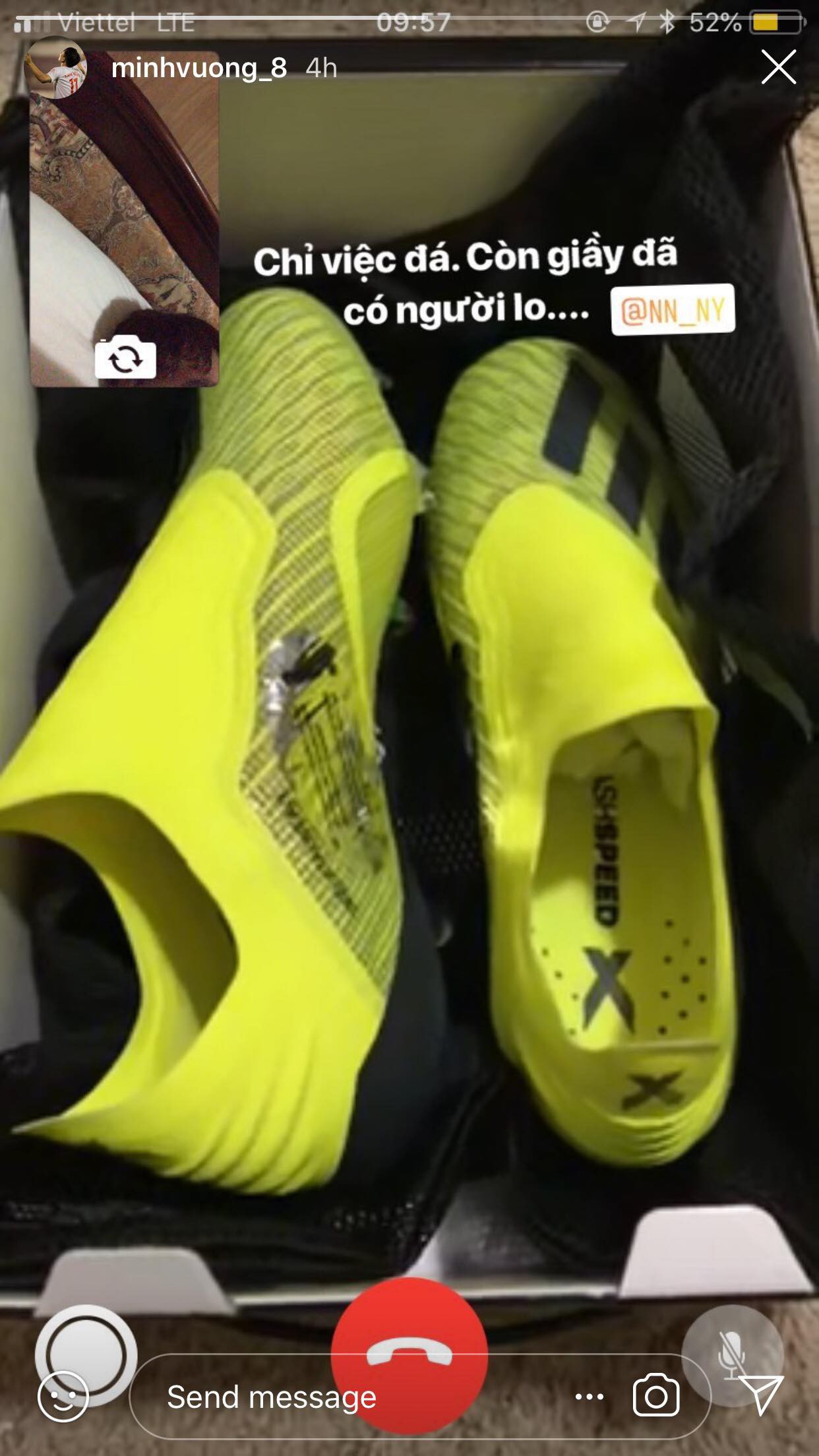 Ai nịnh bạn gái hơn Minh Vương: Đã mua hộ son còn test hẳn lên môi mình rồi gửi ảnh báo cáo