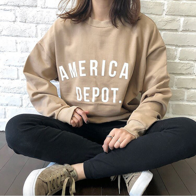 Học cách mix đồ với chiếc áo nỉ quốc dân mà nàng nào cũng sở hữu vài ba cái trong tủ đồ mùa lạnh