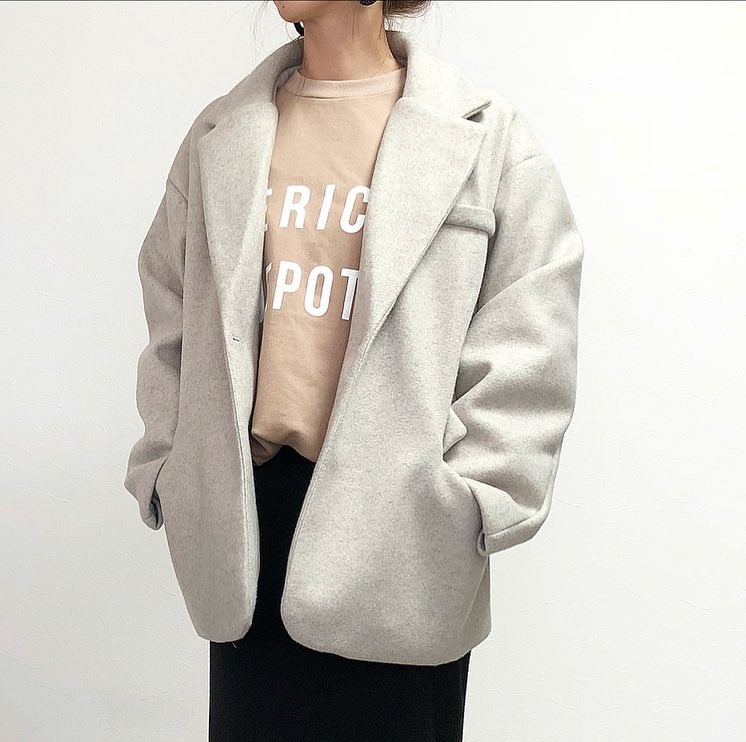 Học cách mix đồ với chiếc áo nỉ quốc dân mà nàng nào cũng sở hữu vài ba cái trong tủ đồ mùa lạnh