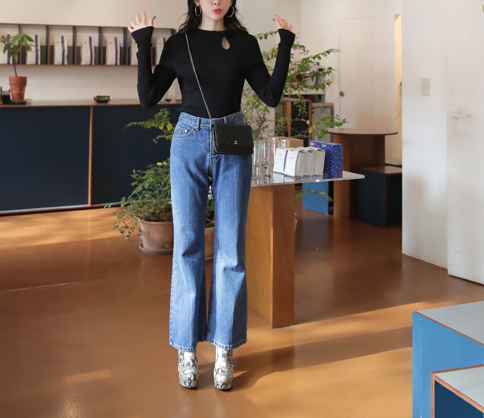 Dễ mặc và chắc chắn sẽ đẹp chính là bộ đôi áo len + quần jeans với 4 cách mix & match xinh miễn bàn này Dễ mặc và chắc chắn sẽ đẹp chính là bộ đôi áo len + quần jeans với 4 cách mix & match xinh miễn bàn này