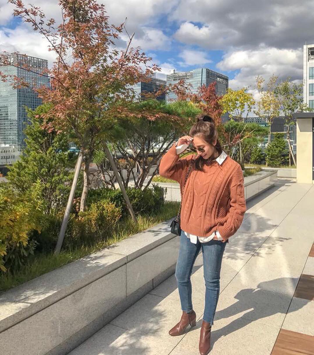 Dễ mặc và chắc chắn sẽ đẹp chính là bộ đôi áo len + quần jeans với 4 cách mix & match xinh miễn bàn này Dễ mặc và chắc chắn sẽ đẹp chính là bộ đôi áo len + quần jeans với 4 cách mix & match xinh miễn bàn này