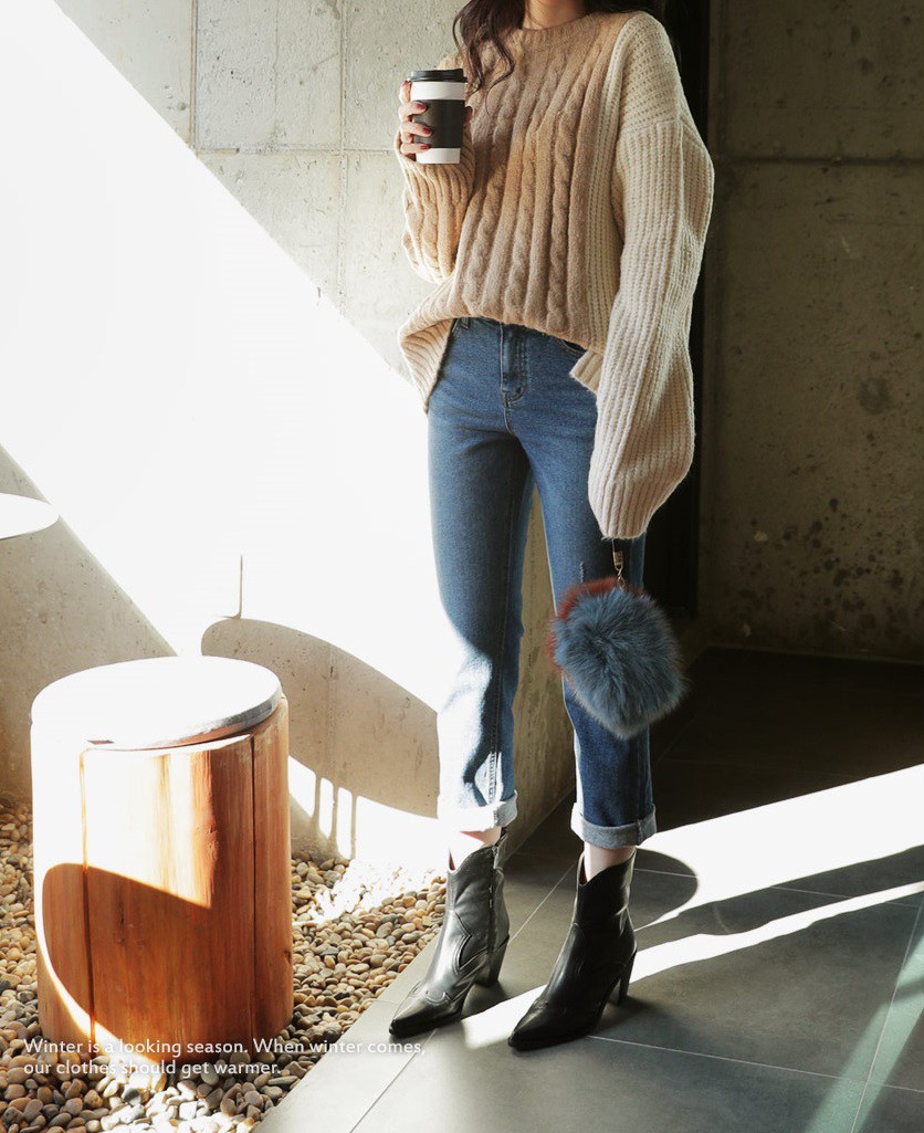 Dễ mặc và chắc chắn sẽ đẹp chính là bộ đôi áo len + quần jeans với 4 cách mix & match xinh miễn bàn này Dễ mặc và chắc chắn sẽ đẹp chính là bộ đôi áo len + quần jeans với 4 cách mix & match xinh miễn bàn này