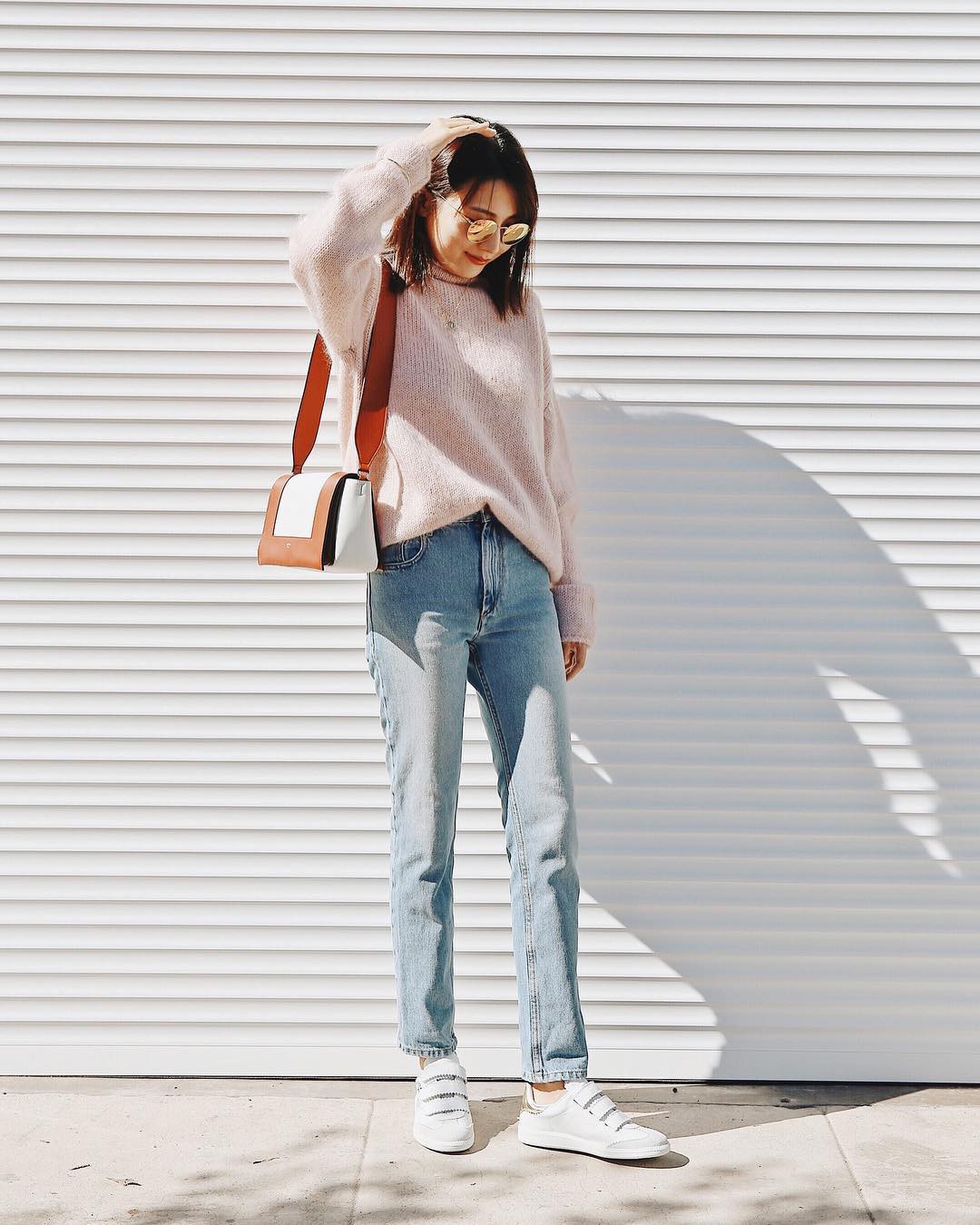 Dễ mặc và chắc chắn sẽ đẹp chính là bộ đôi áo len + quần jeans với 4 cách mix & match xinh miễn bàn này Dễ mặc và chắc chắn sẽ đẹp chính là bộ đôi áo len + quần jeans với 4 cách mix & match xinh miễn bàn này