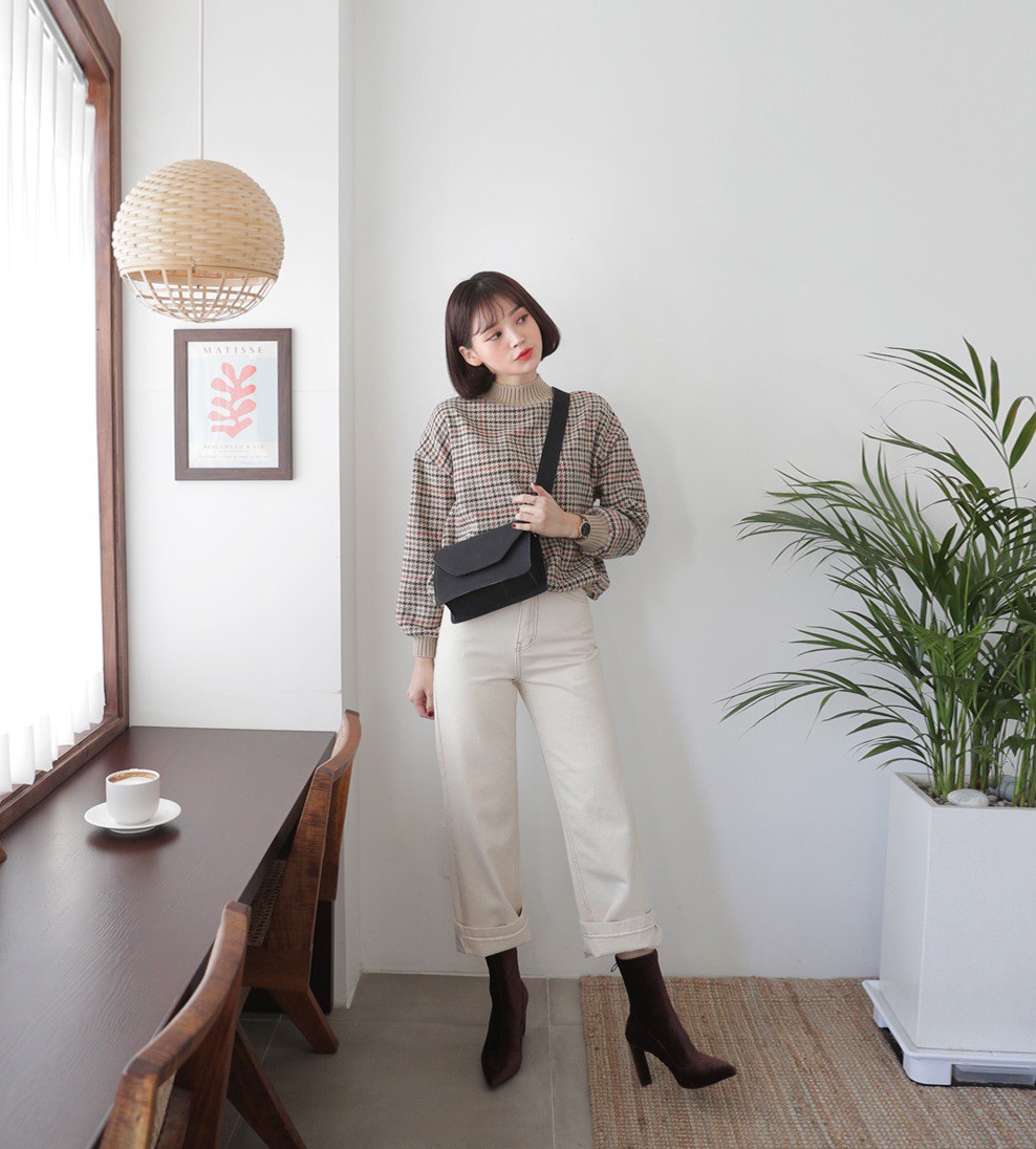 Dễ mặc và chắc chắn sẽ đẹp chính là bộ đôi áo len + quần jeans với 4 cách mix & match xinh miễn bàn này Dễ mặc và chắc chắn sẽ đẹp chính là bộ đôi áo len + quần jeans với 4 cách mix & match xinh miễn bàn này