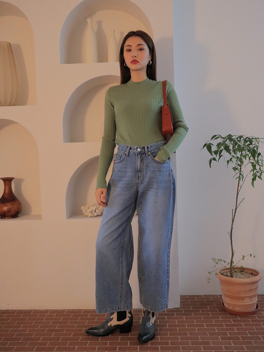 Dễ mặc và chắc chắn sẽ đẹp chính là bộ đôi áo len + quần jeans với 4 cách mix & match xinh miễn bàn này Dễ mặc và chắc chắn sẽ đẹp chính là bộ đôi áo len + quần jeans với 4 cách mix & match xinh miễn bàn này