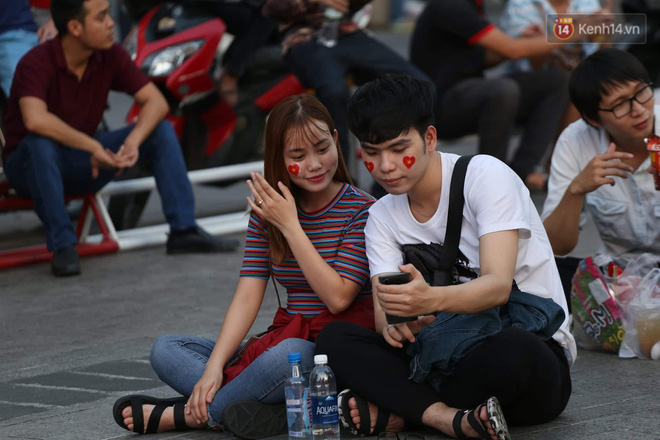 Video - Ảnh: CĐV cả nước vỡ òa cảm xúc với chiến thắng 2-1 của đội tuyển Việt Nam ngay trên sân khách