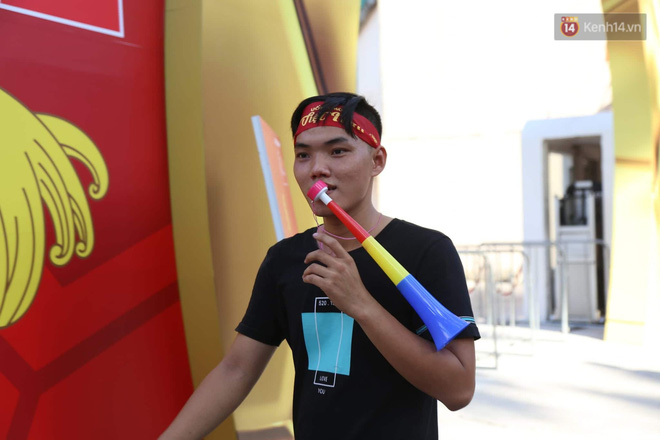 Video - Ảnh: CĐV cả nước vỡ òa cảm xúc với chiến thắng 2-1 của đội tuyển Việt Nam ngay trên sân khách