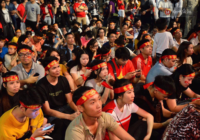 Video - Ảnh: CĐV cả nước vỡ òa cảm xúc với chiến thắng 2-1 của đội tuyển Việt Nam ngay trên sân khách