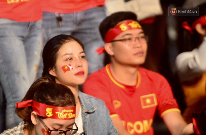 Video - Ảnh: CĐV cả nước vỡ òa cảm xúc với chiến thắng 2-1 của đội tuyển Việt Nam ngay trên sân khách