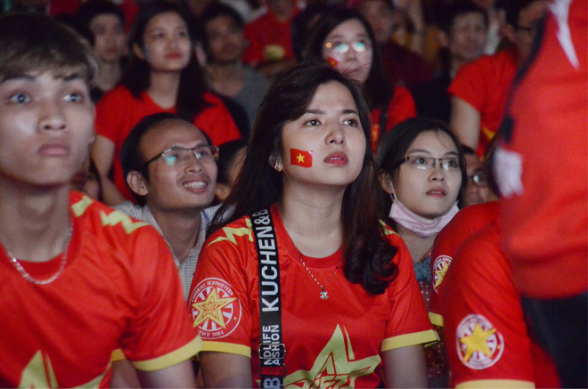 Video - Ảnh: CĐV cả nước vỡ òa cảm xúc với chiến thắng 2-1 của đội tuyển Việt Nam ngay trên sân khách