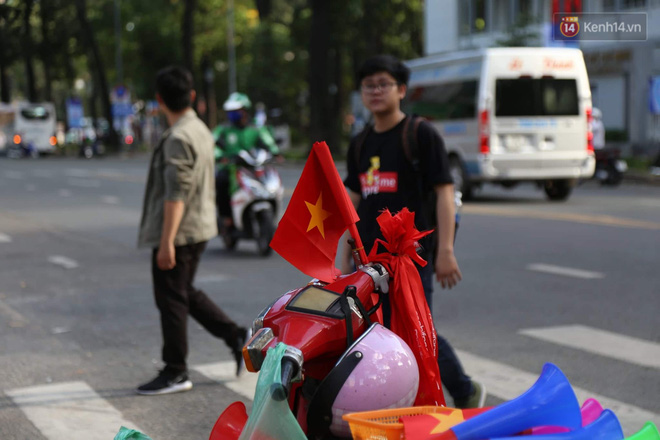 Video - Ảnh: CĐV cả nước vỡ òa cảm xúc với chiến thắng 2-1 của đội tuyển Việt Nam ngay trên sân khách