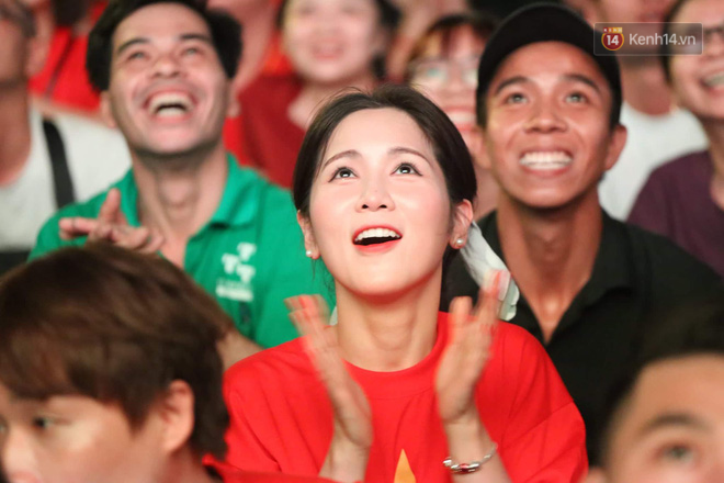 Video - Ảnh: CĐV cả nước vỡ òa cảm xúc với chiến thắng 2-1 của đội tuyển Việt Nam ngay trên sân khách